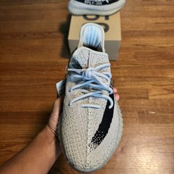 Adidas Yeezy Boost 350 V2 Size 9