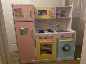 KidKraft Deluxe Culinary Kitchen includes fully working accessories