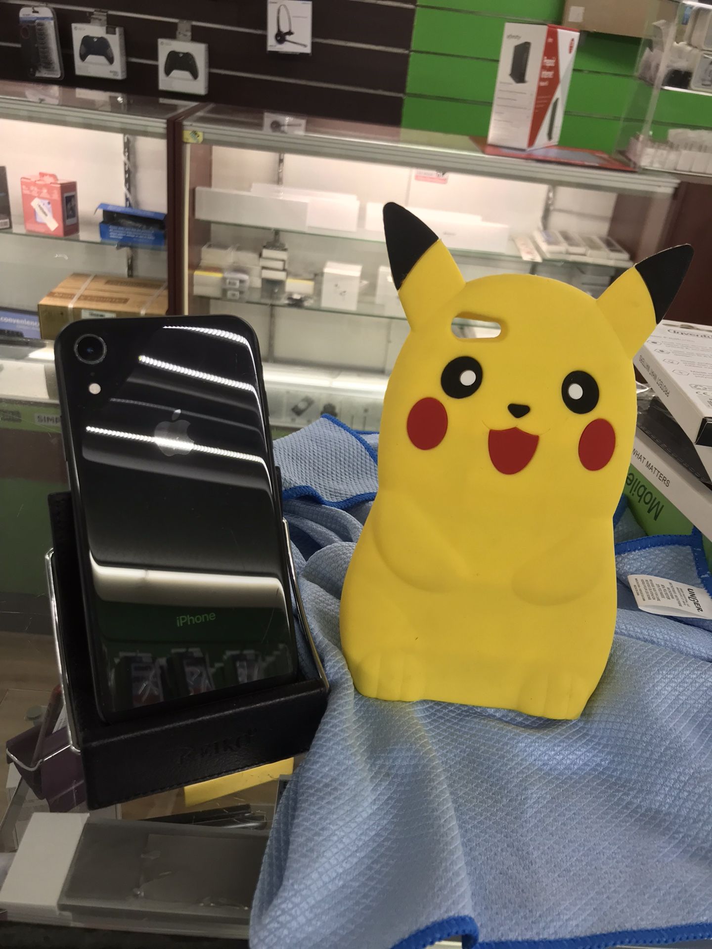 iPhone XR 64gb fully unlocked [Black]