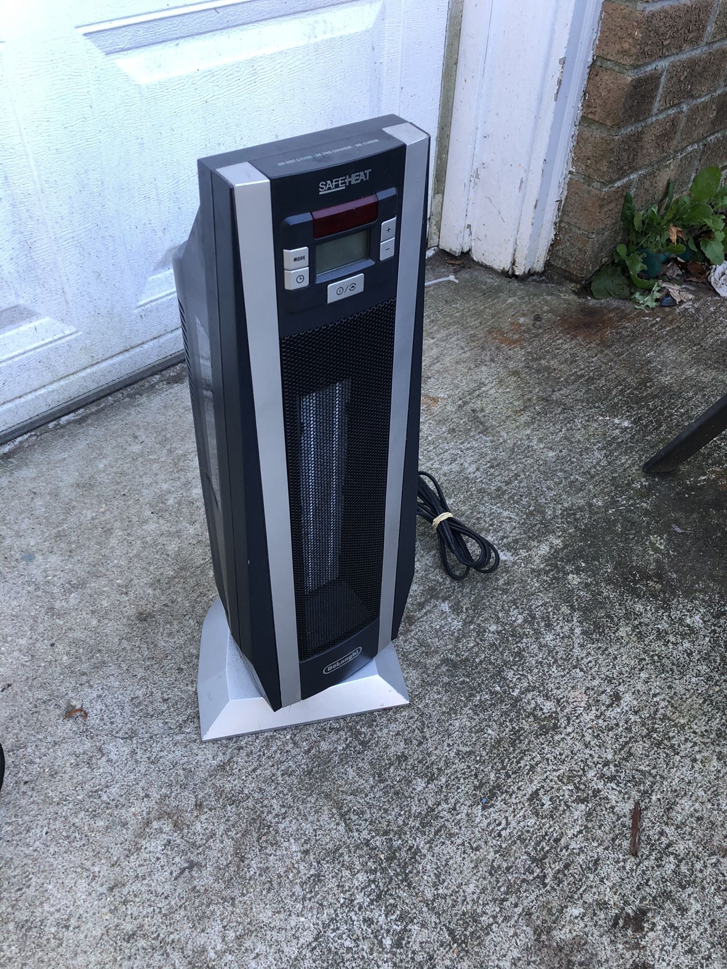 Deli chi Ceramic Tower Heater