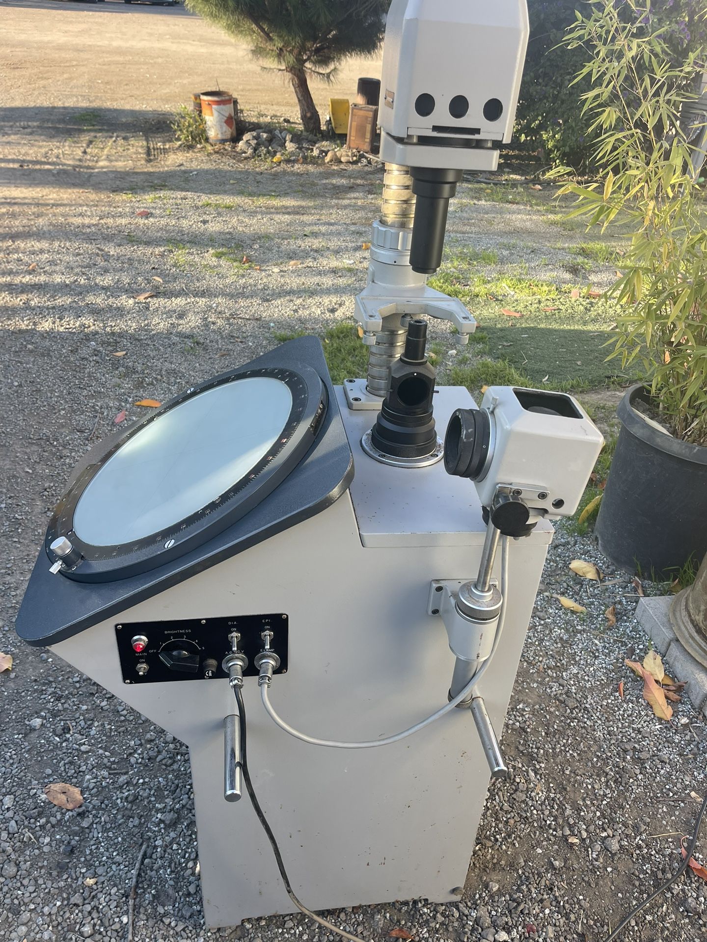 Mitutoyo Pv-350 Profile Projector 10X Zoom D499047