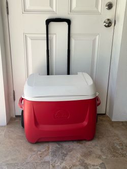 Igloo Island Breeze Maxcold 50 Qt Roller Cooler