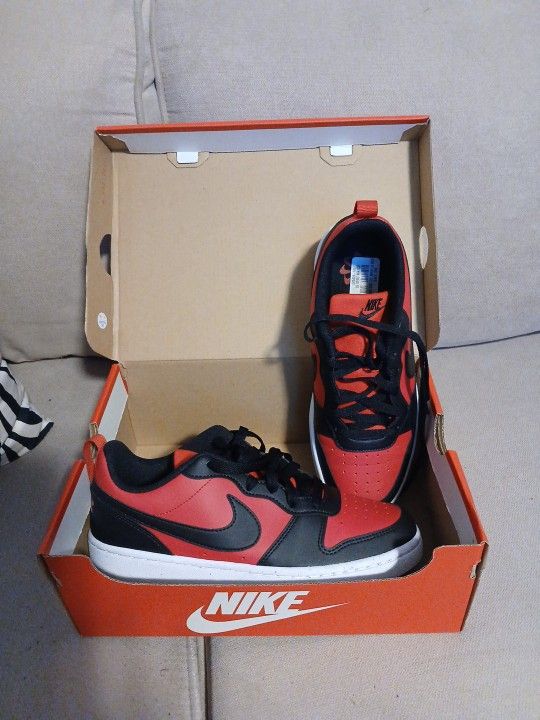 Nike University Red/black 6.5Y