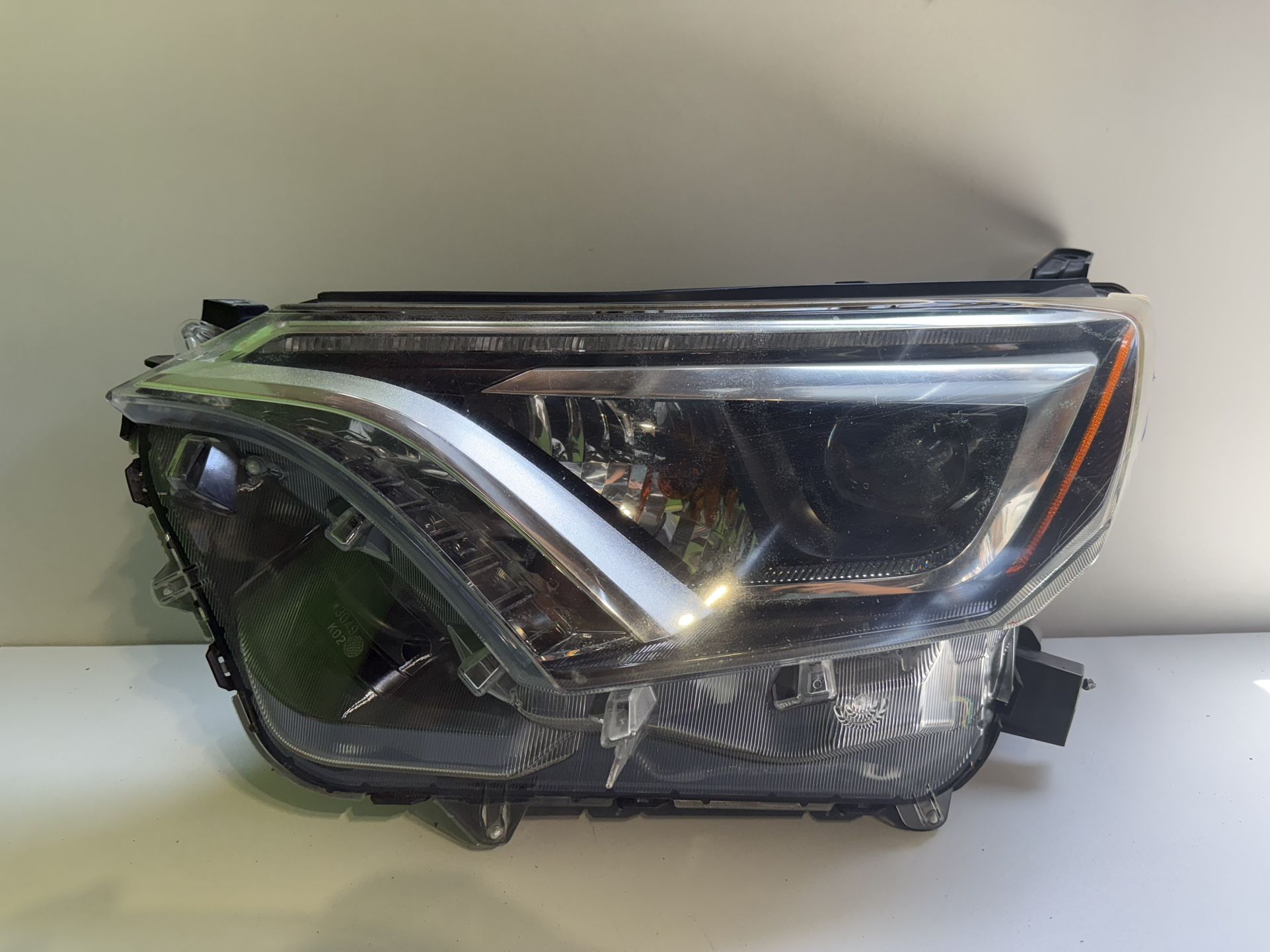 2016 2017 2018 TOYOTA RAV4 HEADLIGHT LEFT LH DRIVER SIDE HALOGEN OEM