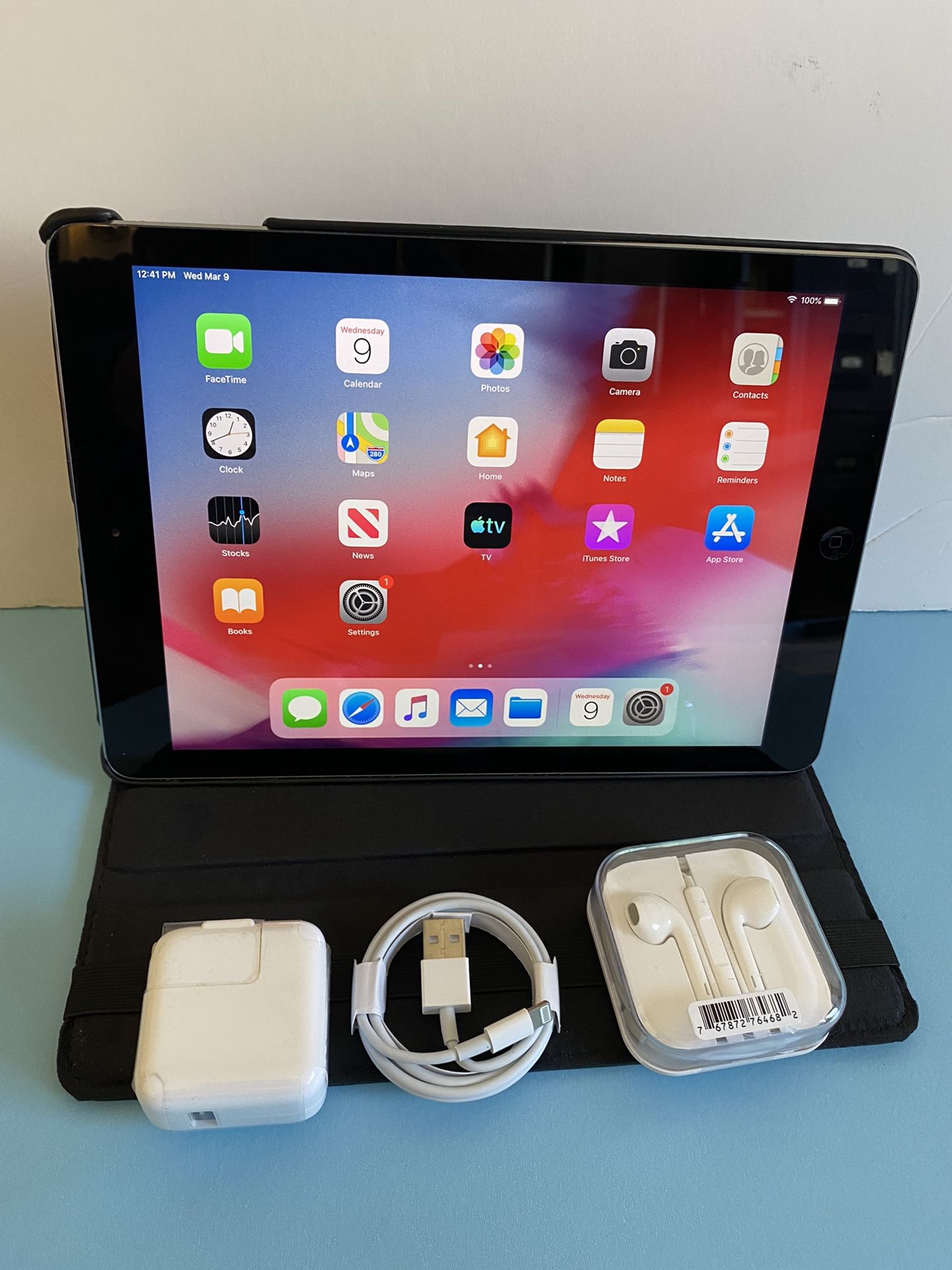 Apple IPad Air (9.7” Retina Display/ IOS 12 / Newer Than Ipad 4th Gen.) 16GB with complete Accessories (Roblox/ Disney+ supported//32GB for $169)