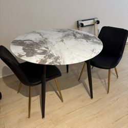 Dining Table With w Chairs 