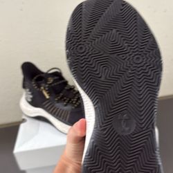 GS Curry 3z7 Black 50$