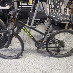 Trek kids mountain bike percaliber