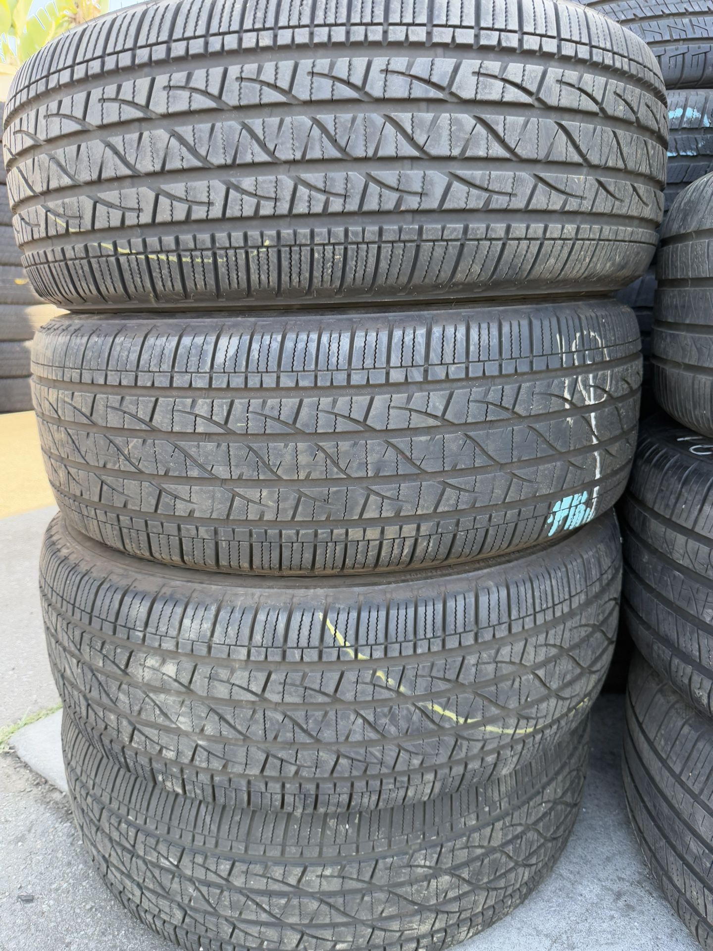 235 55 19 Vendo Un Set De Llantas Usadas En Excelente Condición Marca FIRESTONE