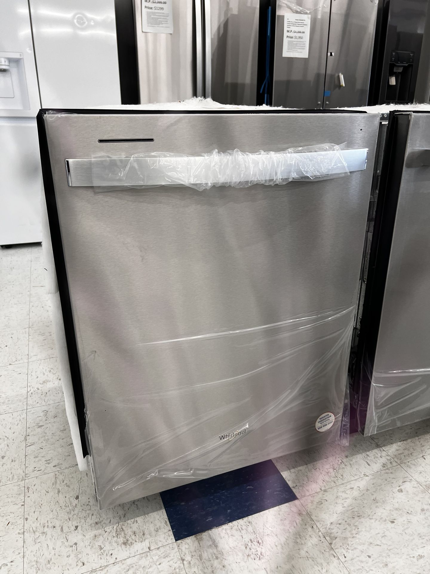 New Whirlpool 24 in. Fingerprint Resistant Stainless Steel Dishwasher with 3rd Rack