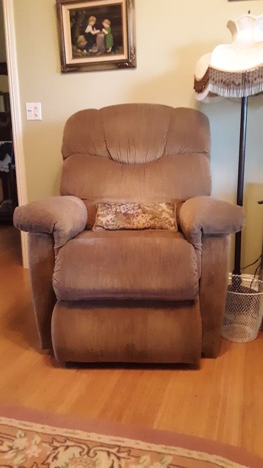LAZY BOY Lift Chair for Sale in Escondido, CA OfferUp