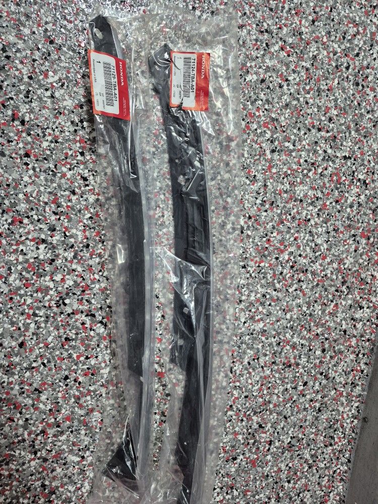 OEM 16-19 Honda Civic 71129-TBA-A01 Driver Front Grille Extension Molding Left