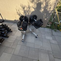 Bowflex Adjustable Dumbells 1090 w Stand.