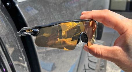 oakley sport shades(gold)