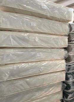 no queen mattress with warranty free delivery  colchon queenie nuevo con garantía. Entrega gratis.