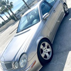 Mercedes Benz E500 