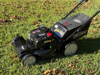 Craftsman FWD Gas Self-Propelled Lawn Mower with baggy