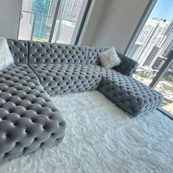 For sale - Upholstered sectional, velvet upholstery!!! Ask for price!!! Preguntar Por Precio 