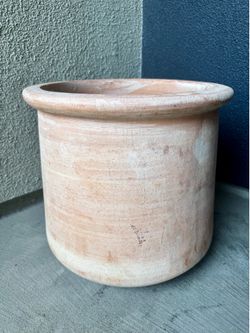 Large clay planter / terracotta planter