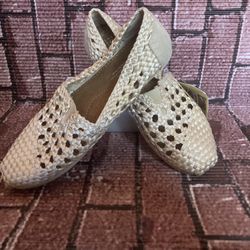 TOMS Shoes! NWT! Size 8