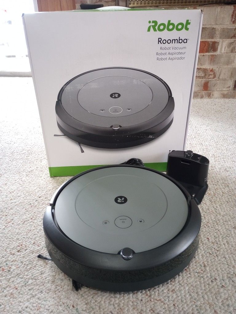 iRobot Roomba i2 Robot Vacuum.