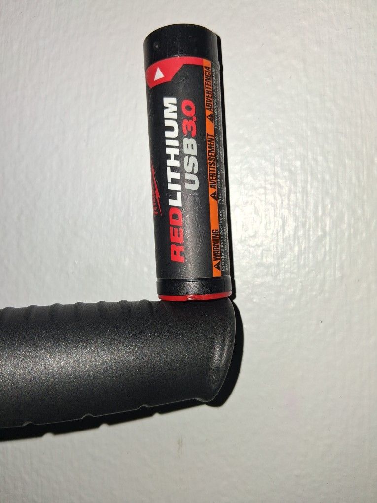 MILWAUKEE RED LITHIUM USB 3.0