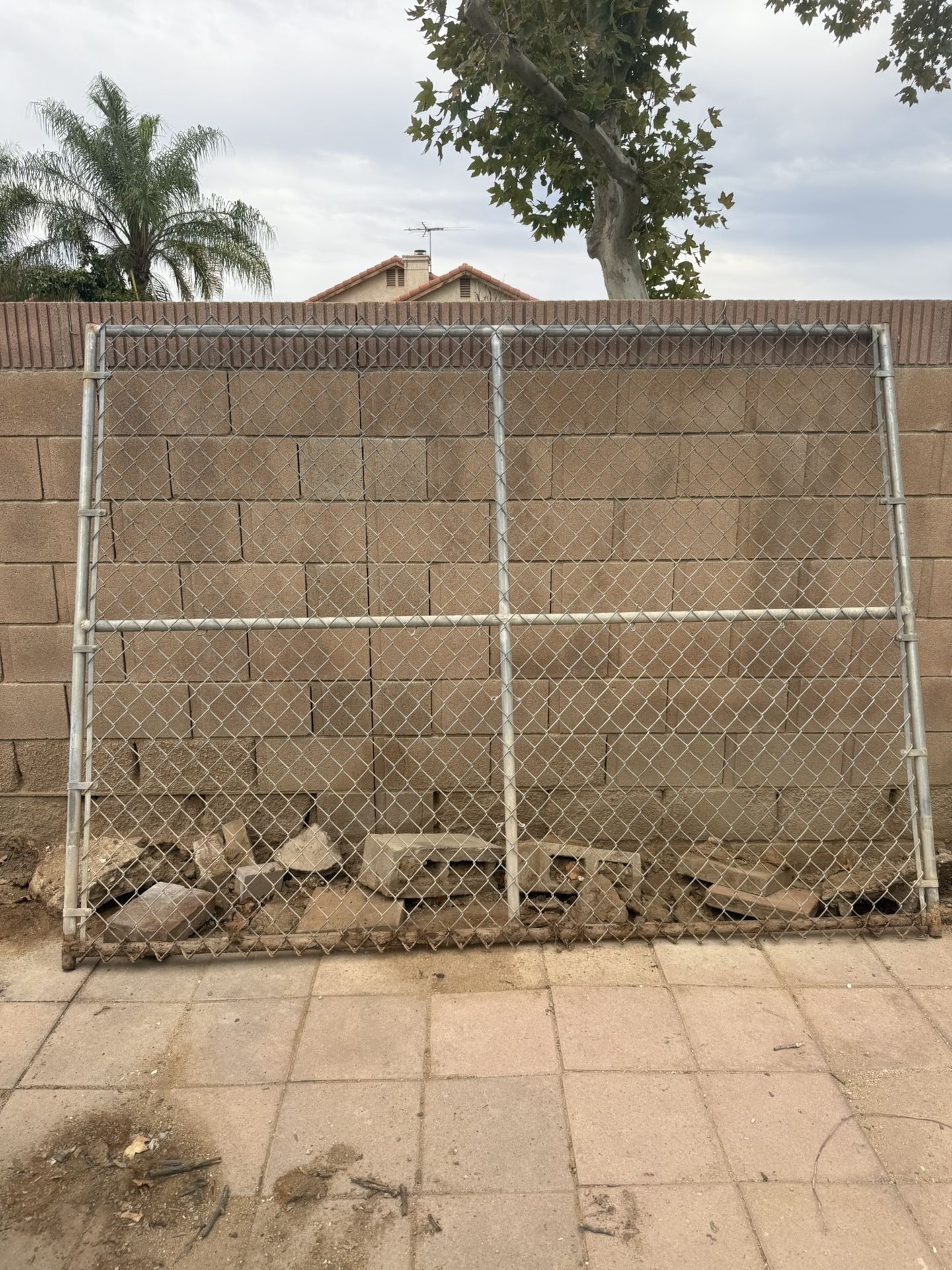 1 Chain link 6ft x 8ft panel