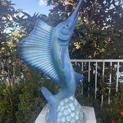 Marlon Extra Large Statue