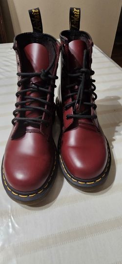 Dr Martens  Size M6 L7