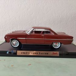 Die Cast FORD FALCON 1963 1/2 - 1:18 Scale