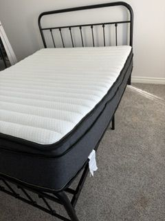 Full Size MOLBLLY Mattress – Clean, Excellent Condition