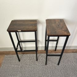 2 Bar Chairs + Igloo Backpack 