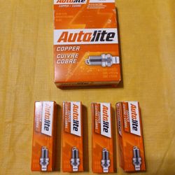 AUTOLITE Sparkplugs Set of 4 ( 4265 )