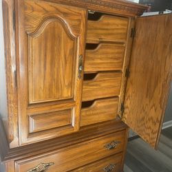 Armoire/ Chest