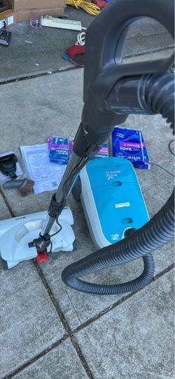 Kenmore vacuum cleaner with attachment like new everything is working great no issues