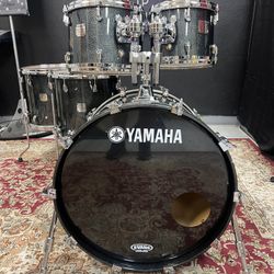 Yamaha Maple Custom Absolute Nouveau 5pc Black Sparkle Drum Set