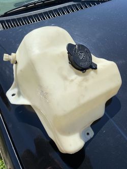 96 IMPALA SS WINDSHIELD RESERVOIR