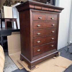 Bassett Solid Cherry Wood 8 Drawer Tall Dresser Excellent Condition