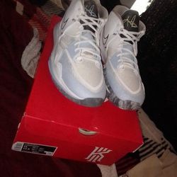 Kyrie Infinity Nike Shoes Size 11