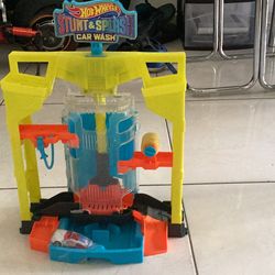 Hot wheels city stunt & splash car wash with color changing car