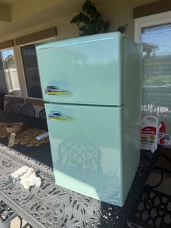 Avanti seafoam green refrigerator