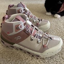 On Cloud Women Shoes Size 5