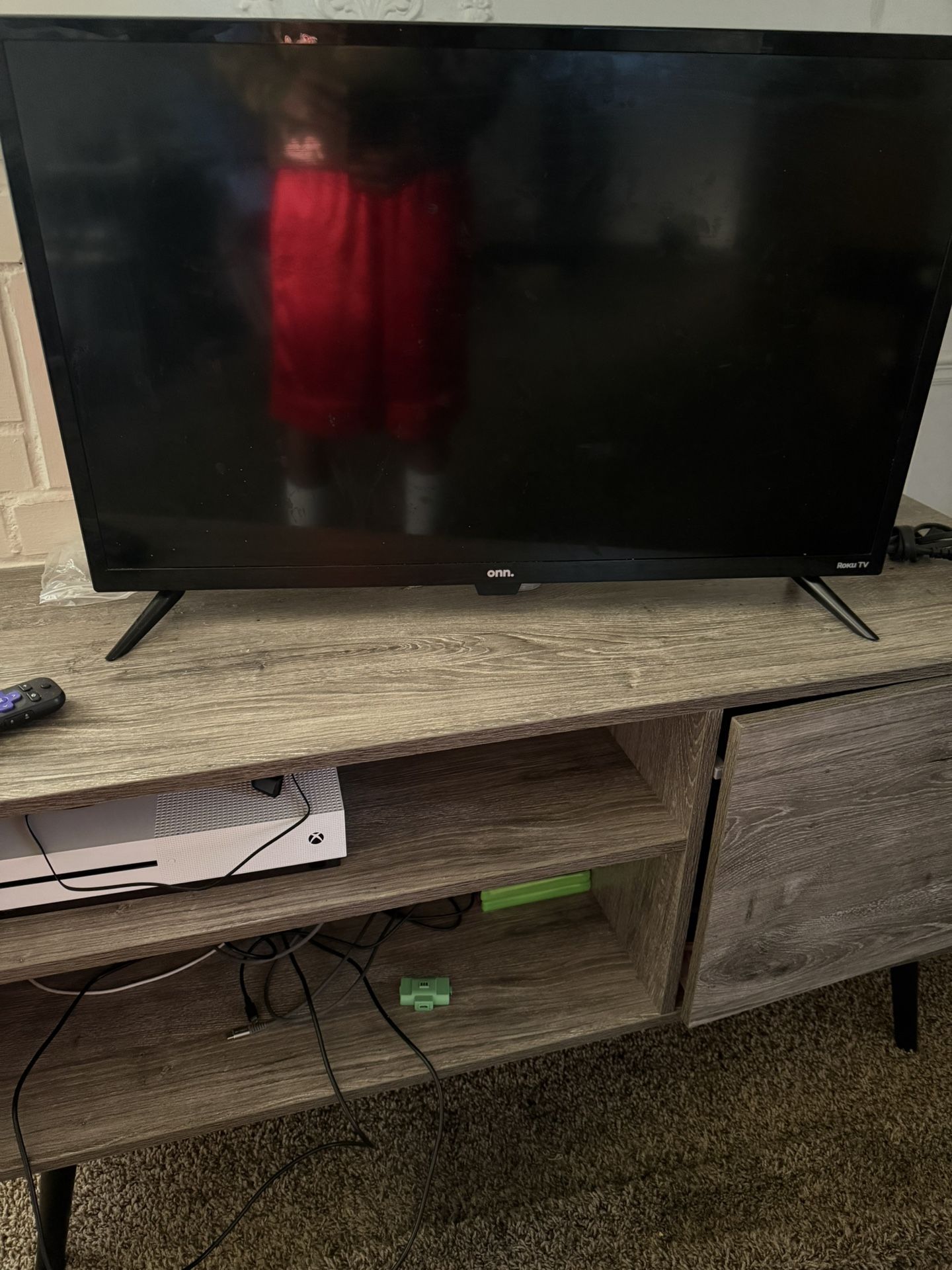 32 “ Inch ONN Roku Tv