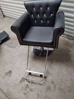 Salon chair