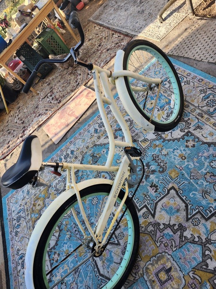BIKE BEACH CROZER SCHWINN 26INCH FAT TIRES SINGL NEW TIRES AND TUBES EVERYTHING IS GOOD CONDITION