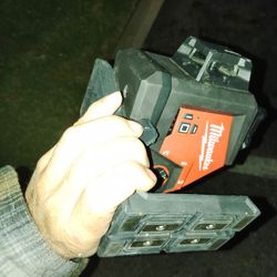 Milwaukee M12  12v 3 Laser Mode 