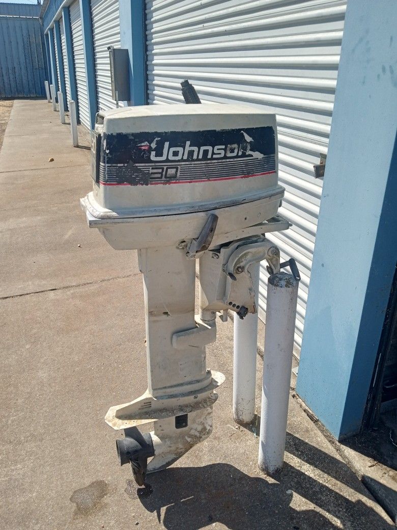 30 Horse 2 Stroke JOHNSON outboard Engine. Long Shaft