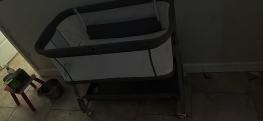 Portable Baby Bassinet Play Yard