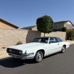 1969 Ford Thunderbird V8