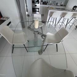 Expandable Dining Set With Four Leather Chairs 